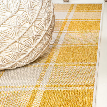 Sabine Traditional Farmhouse Bold Gingham Area Rug